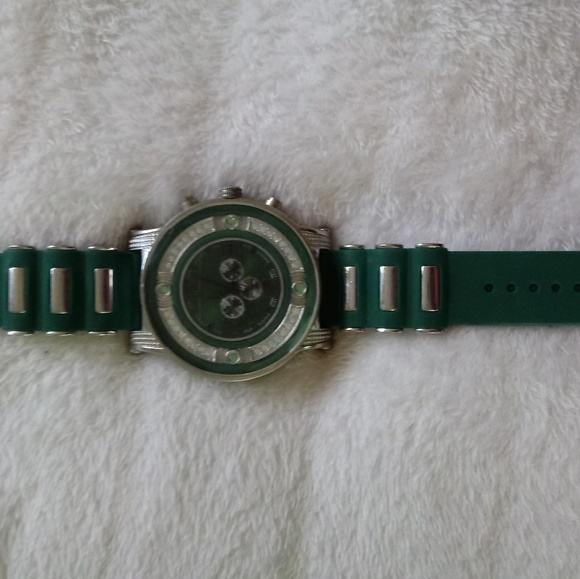 Watch - Picture 2 of 3